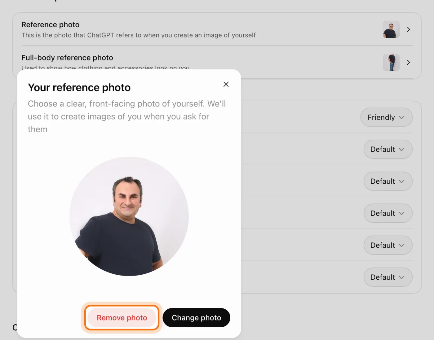 La ventana Your reference photo, Choose a clear, front-facing photo of yourself. We'll use it to create images of you when you ask for them, con la foto, el botón Remove photo, marcado, y Change photo.